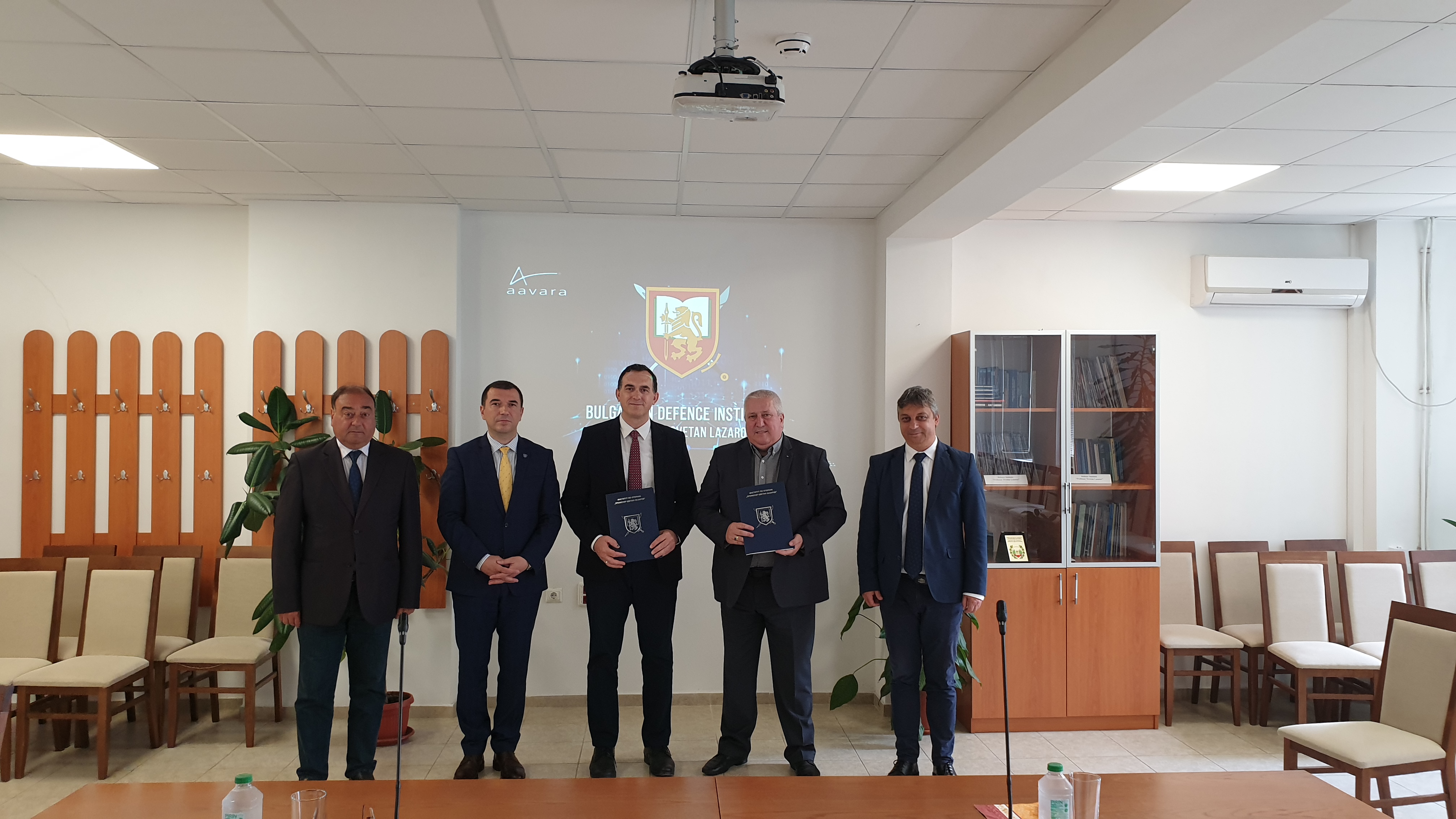 Меморандум за разбирателство между Института по отбрана и университета за бизнес и технологии в Прищина